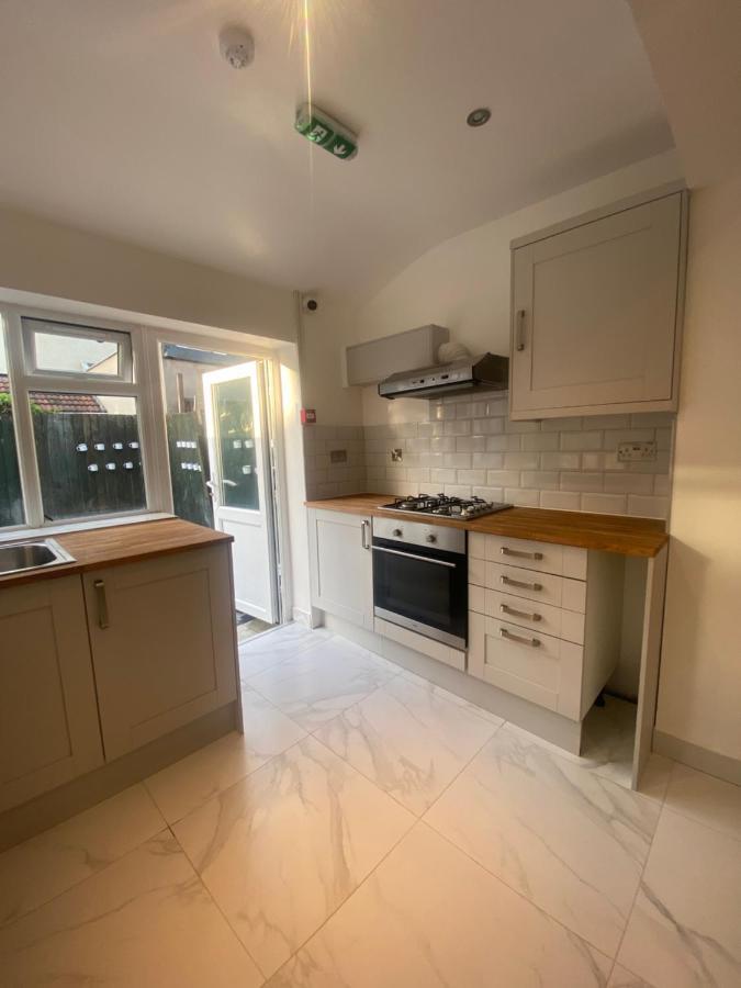 شقة Cosy House In Newham لندن المظهر الخارجي الصورة