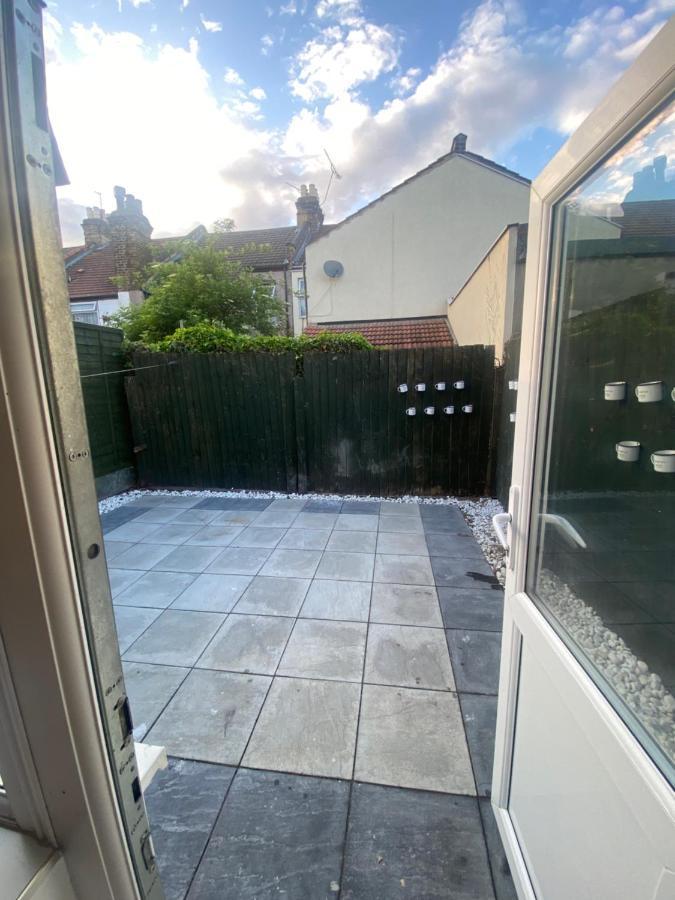 شقة Cosy House In Newham لندن المظهر الخارجي الصورة