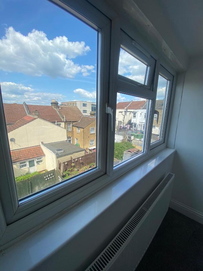 شقة Cosy House In Newham لندن المظهر الخارجي الصورة